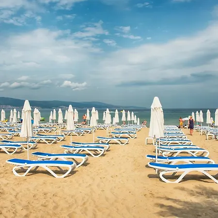 Apartman Holiday In Nobel Napospart